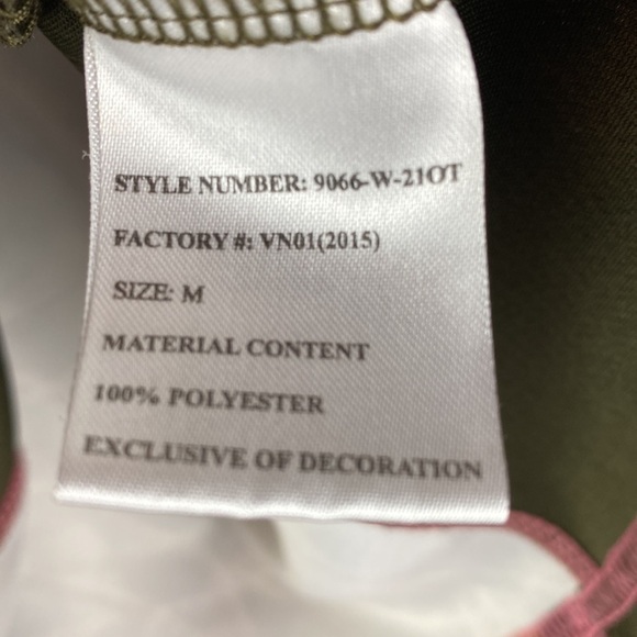 Woman’s Huntworth Long-Sleeve Camouflage w/ Pink Trim Shirt - Size Medium - Picture 4 of 6